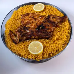 دجاج على الفحم أرز شعبي